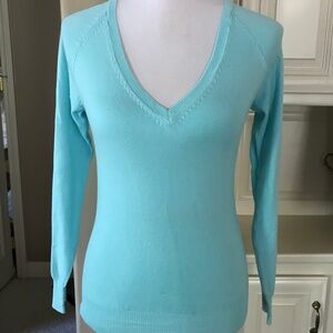 ZARA PULLOVER SWEATER V-NECK SZ MEDIUM gently worn fits smaller